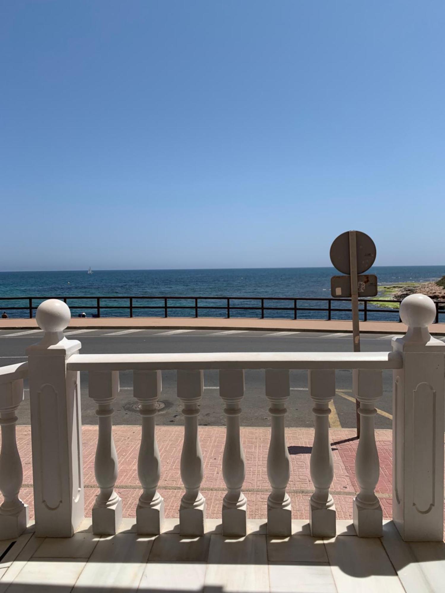 Sea View Apartment Торрев'єха Екстер'єр фото